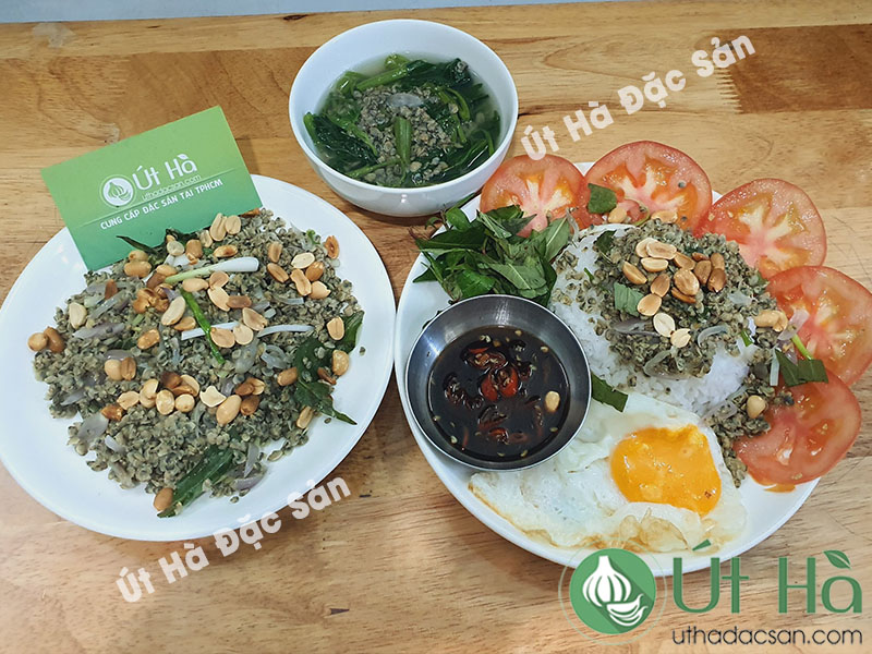 Hến xào xúc bánh tráng miền Trung